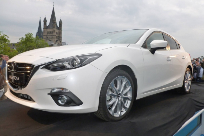 Mazda 3 2014: živé foto, videa, pilové diagramy i informace o sedanu a MPS