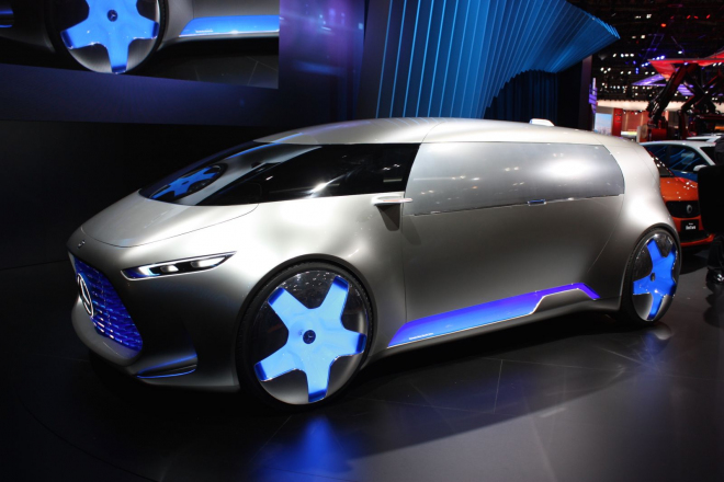 Mercedes Vision Tokyo: vodíkový van má jediné dveře, uvnitř gauč pro pět