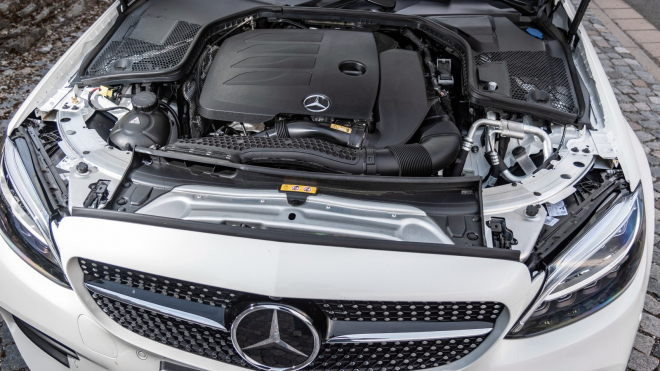 Stylový luxusní Mercedes skončil bez nástupce, jako ojetina láká spolehlivostí a trvanlivostí za dobrou cenu
