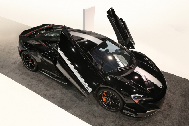 McLaren 675 LT JVCKenwood má hloupé jméno, ale chytrou techniku