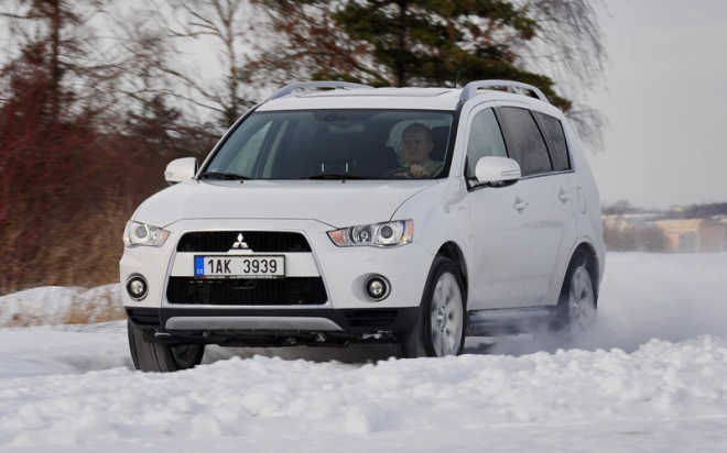 Test Mitsubishi Outlander 2,2 DI-D TC-SST: stíhačka na naftu