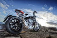 Ducati Daimleru vyfouklo Audi, teď prý chce koupit MV Agustu