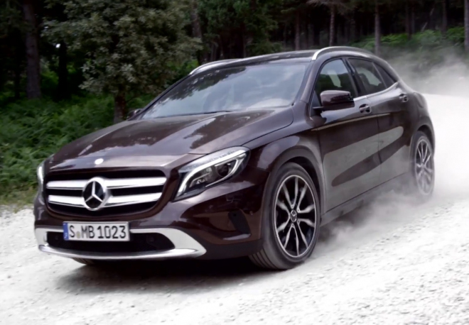Mercedes GLA 2014: přerostlé Áčko se předvádí hned na čtyřech videích