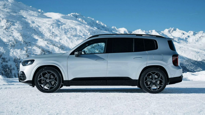 Mercedes představil další novinku s &bdquo;prasečím rypáčkem&rdquo; a interiérem jako z Temu. A podívejte se, co provedl zádi