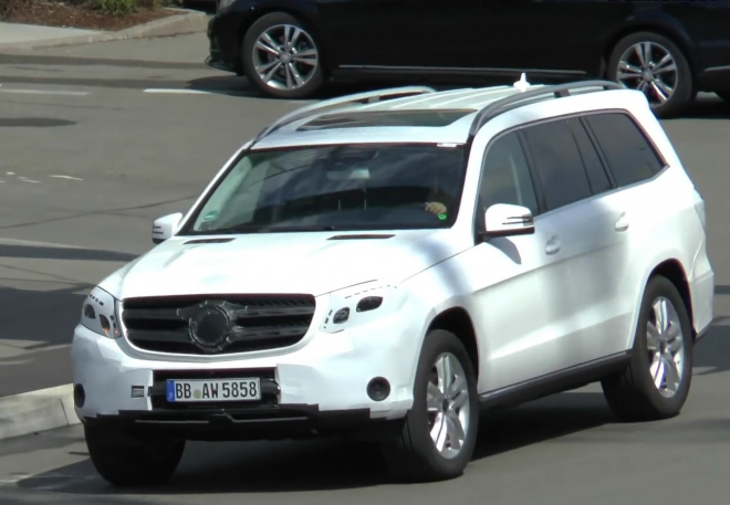Mercedes GLS přistižen při testech, facelift GL mnoho vizuálních změn nepřinese (video)