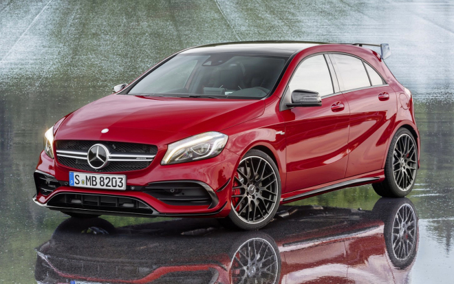 Mercedes korunu krále hot hatchů nepustí, z A 45 AMG vydoluje i přes 400 koní