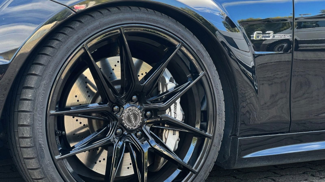 Za cenu základní Octavie můžete mít víc a víc ceněný německý superkombík. Místo 115 koní jich dostanete 457