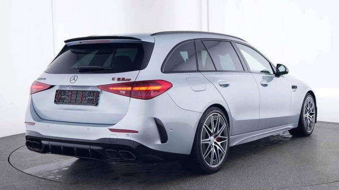 Downsizingem zabitý Mercedes C63 od AMG ničí majitele brutálním poklesem hodnoty, po roce a 15 tisících km stojí polovinu