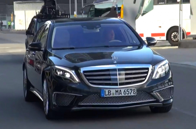 Mercedes S 65 AMG 2014 přistižen nemaskovaný při natáčení reklamy (video)
