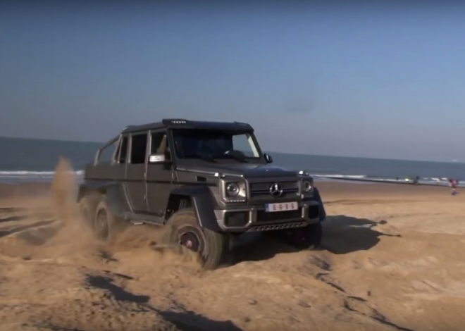 Nevíte, co na podzim na pláži? Protáhněte po ní Mercedes G 63 AMG 6x6 (video)