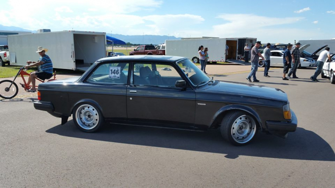 Tohle staré Volvo má 700 koní, povodí i Huracán a Corvette