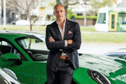Porsche působí stále zoufaleji. Jeho manažer teď říká, že mu k prodejům dosud nechtěných aut pomůžou levní čínští soupeři