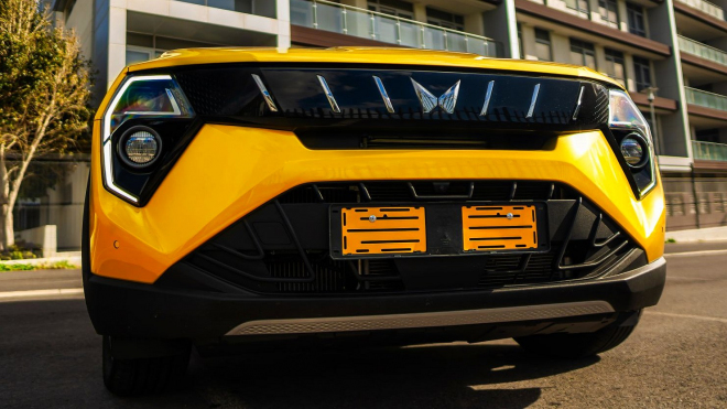 Svět aut vedle Číňanů dobývají i Indové, jejich nové SUV je na západě tak levné, že se i Škoda Fabia červená studem