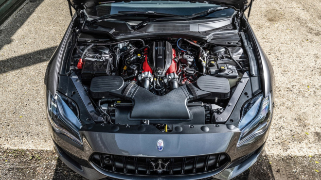 Expert na BMW se pustil do záchrany padlého Maserati s 302 tisíci km. Možná tak úplně nechápe, co je to „olítaný Ital”