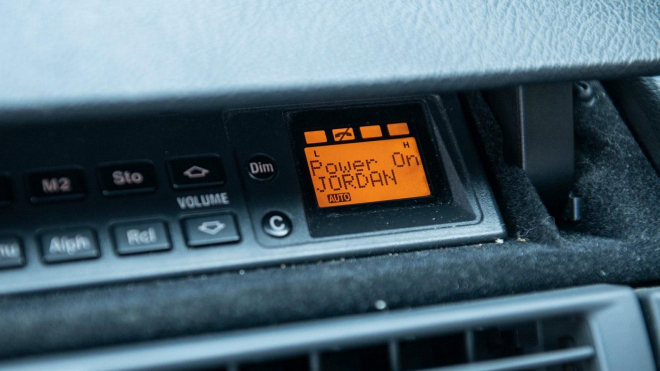 Drahý prodej unikátního auta Michaela Jordana byla zjevně levá, je znovu k mání