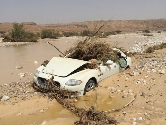 Zapomenuté auto lze najít i v řece, toto voda udělala z Maserati Quattroporte