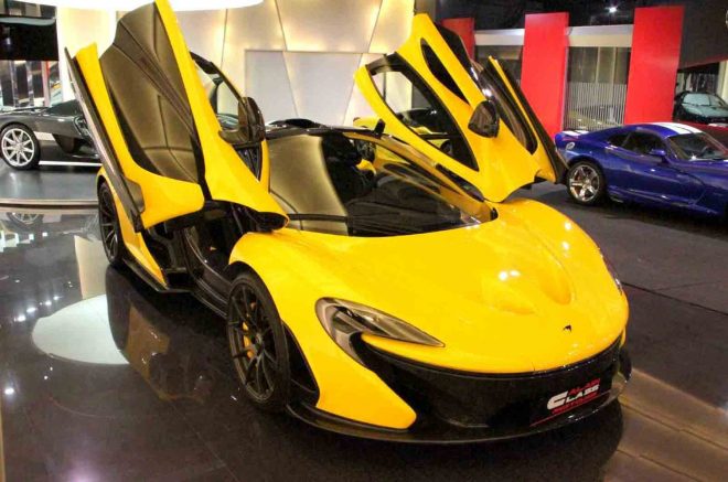 McLaren P1: britský supersport je už v Dubaji k mání jako „ojetina”