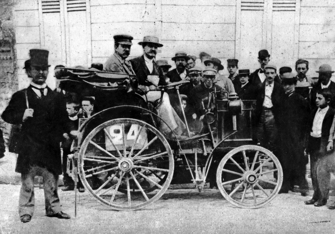 Mercedes se před 120 lety postaral o to, že století páry bylo jen jedno