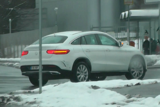 Mercedes GLE Coupe znovu natočen na ulici, teď už ve verzi AMG Sports (video)