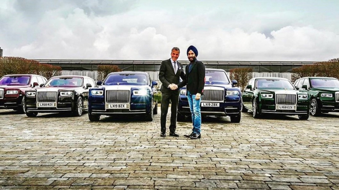 Miliardář si naráz koupil 6 nových Rolls-Royců, aby mu padly k barvám jeho turbanů
