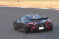 McLaren P1 v pořádném driftu na okruhu, to chce vážně hodně odvahy (video)