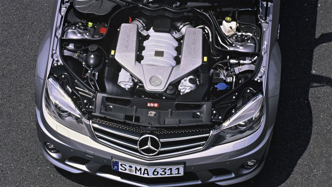 Poslední nový motor ostrých Mercedesů bez turba na Autobahnu ohromí i dnes, umí věci, které už se nevidí