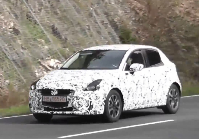 Mazda 2 2015: nová generace na prvním videu, prozatím s kamufláží