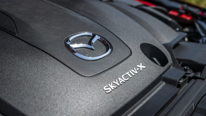 Mazda vysvětlila, proč jde proti proudu a nabízí i vyvíjí techniku jako nikdo jiný