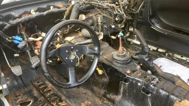 Ve stodole našli stále více ceněný japonský sporťák ve velmi neobvyklém stavu