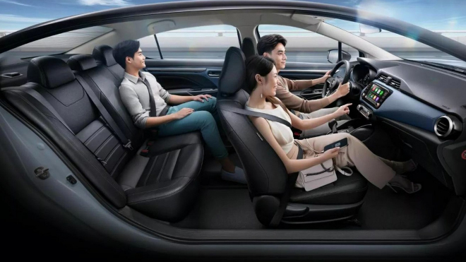 Potápějící se Nissan si našel novou oběť úsporných opatření, opěrky hlavy