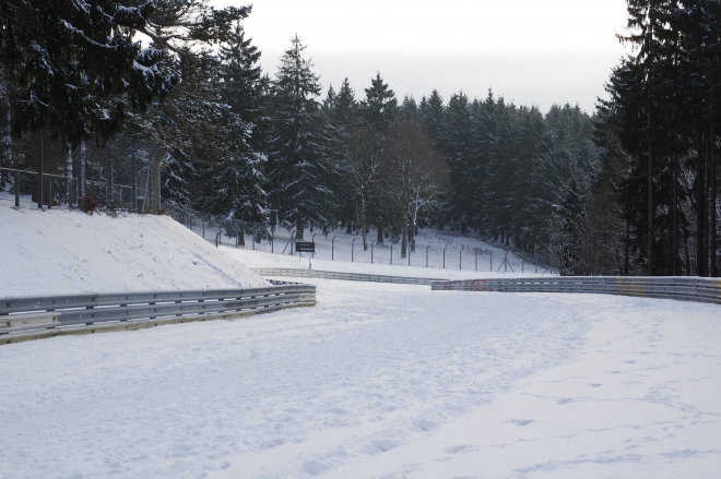 Nürburgring je už téměř zcela v ruských rukou, Němci pozbyli slovo ve vedení