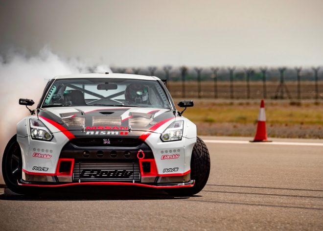 Nissan GT-R má v kapse nový světový rekord, zvládl nejrychlejší drift