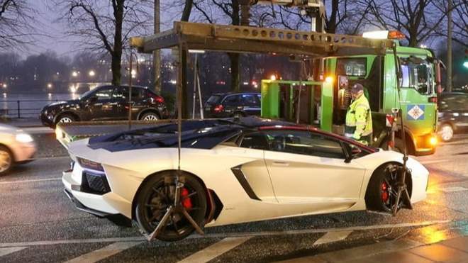 Němci chtějí automobilové pozéry zcela zničit. Teď půjdou i po nich osobně