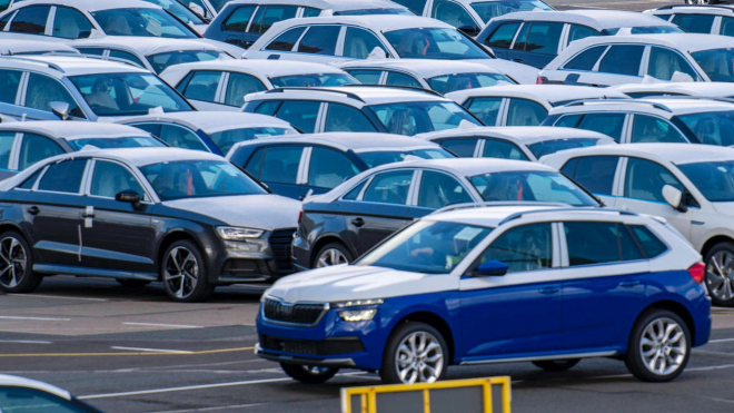 Němečtí dealeři drží neprodaná auta za 410 miliard, velké slevy jsou asi nevyhnutelné
