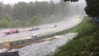 24h na Nürburgringu zastavila bouře s krupobitím, takový chaos jste neviděli