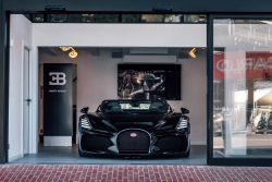 Dealer Bugatti si účtoval 28 tisíc Kč za hodinu práce a automobilka řekla dost. Teď jí žaluje, že mu kazí kšefty