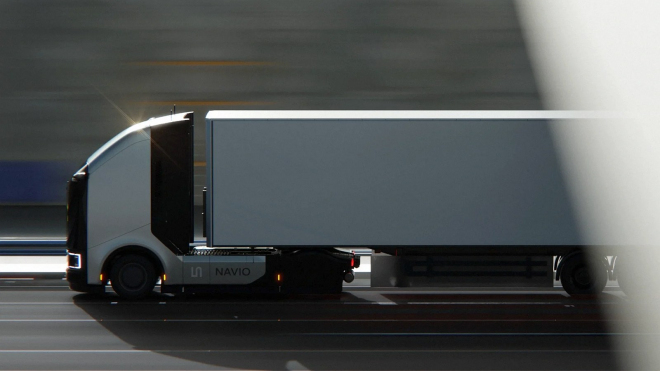 Rusové poslali na silnice svůj revoluční tahač. Vidíte ho celý, na fotce nic nechybí