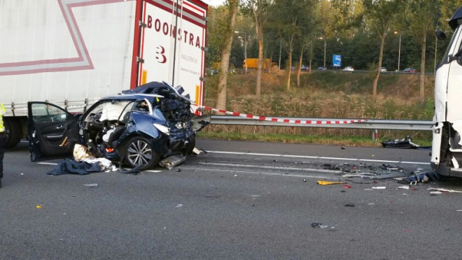 Z této nehody vyvázl řidič nezraněn. Poznáte vůbec, v jakém jel autě?