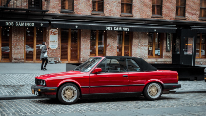 Muž vydělává miliony korun ročně tím, že ostatní řidiče „práská” za jejich dopravní přestupky. A ještě se tím chlubí