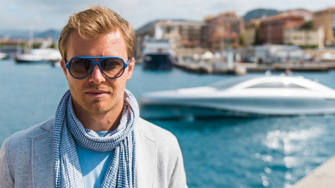 O kolik peněz přišel Nico Rosberg svým nečekaným odchodem z F1?