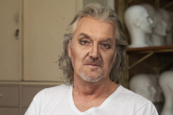 James May ukázal své nové auto. Je tak prťavé, že mu sahá někam k pasu, i když nejde o žádný supersport