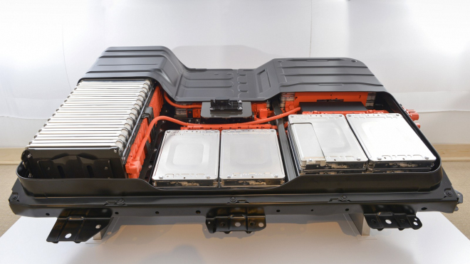 Nissan zkouší napravit otylost elektrických aut nápadem, který vypadá jako komplikovaný a drahý nesmysl