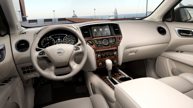 Nissan Pathfinder 2012: více na téma interiér, nic nového o motoru
