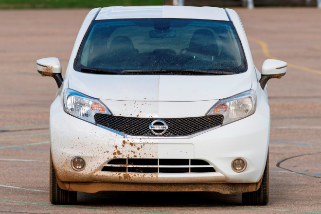 Nissan Ultra-Ever Dry je samočistící lak, u myček aut věší černé vlajky
