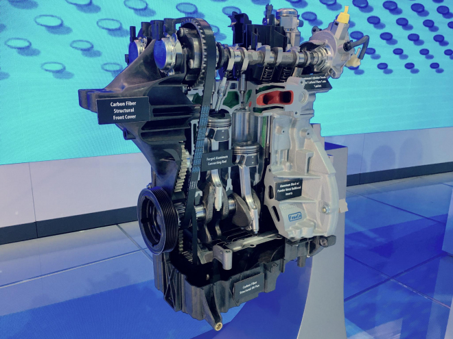 Ford ukázal nový tříválec 1,0 EcoBoost. Je lehčí díky karbonu a umí vypnout válec