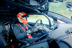 Číňané tvrdí, že jejich auto jako první pojede 500 km/h. Už byli blízko: &bdquo;Pilot ve 496 vyměkl a ubral,&rdquo; říkají, zkusí to znovu