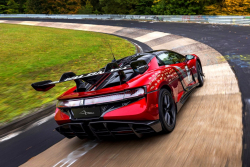 3018koňový elektromobil se chlubí &bdquo;rekordem&rdquo; z okruhu, který je horší než čas 510koňového spalovacího auta s ručním řazením