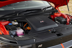 Lamborghini po fatálním selhání dává ruce pryč od ostrého elektrického Hyundai: Nechci simulaci spalovacího auta, říká šéf