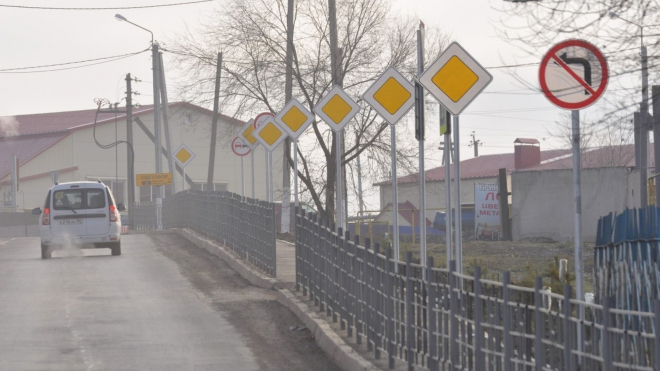 „Nejhlavnější silnice světa” skutečně slouží motoristům, není to sklad značek