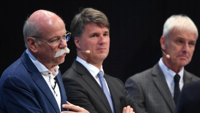 Německé automobilky vyděsilo Trumpovo vale Paříži, chtějí ústupky i od Evropy